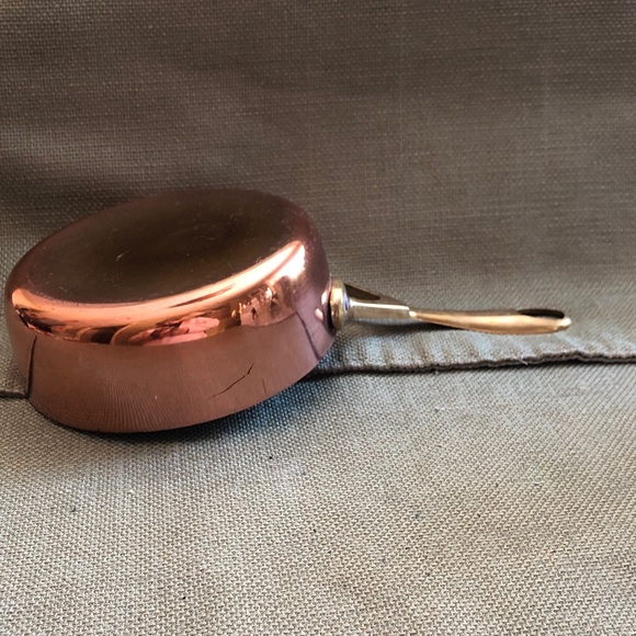 Elegant Copper Saucepan with Brass Handle - Picture 2 of 5